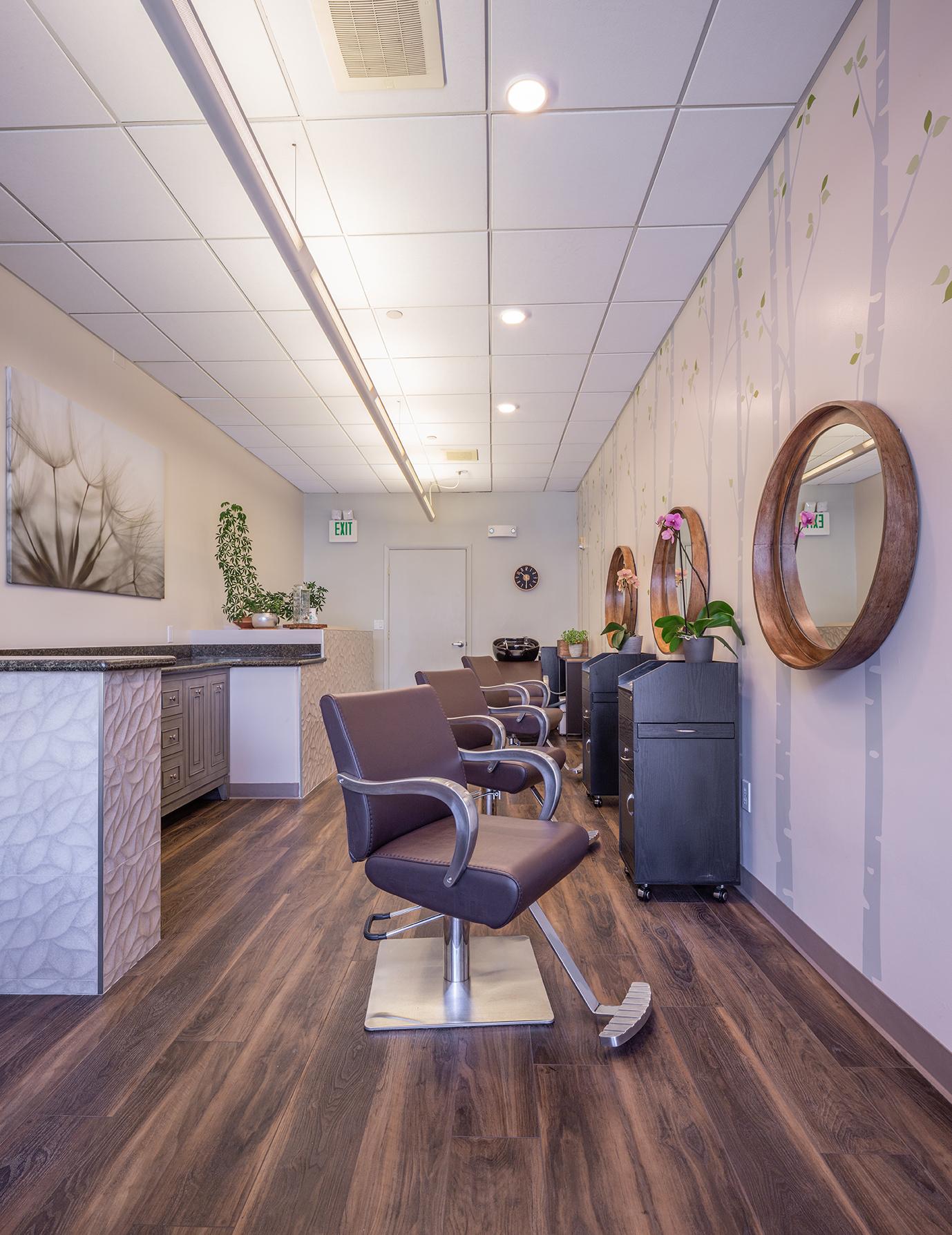 Hair stations with round mirrors